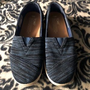 Brand NEW TOMS Avalon size 5 blue/black shoes